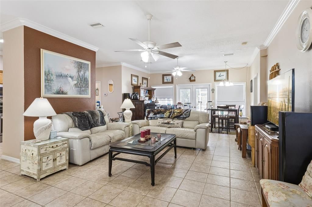 For Sale: $290,000 (3 beds, 2 baths, 1570 Square Feet)