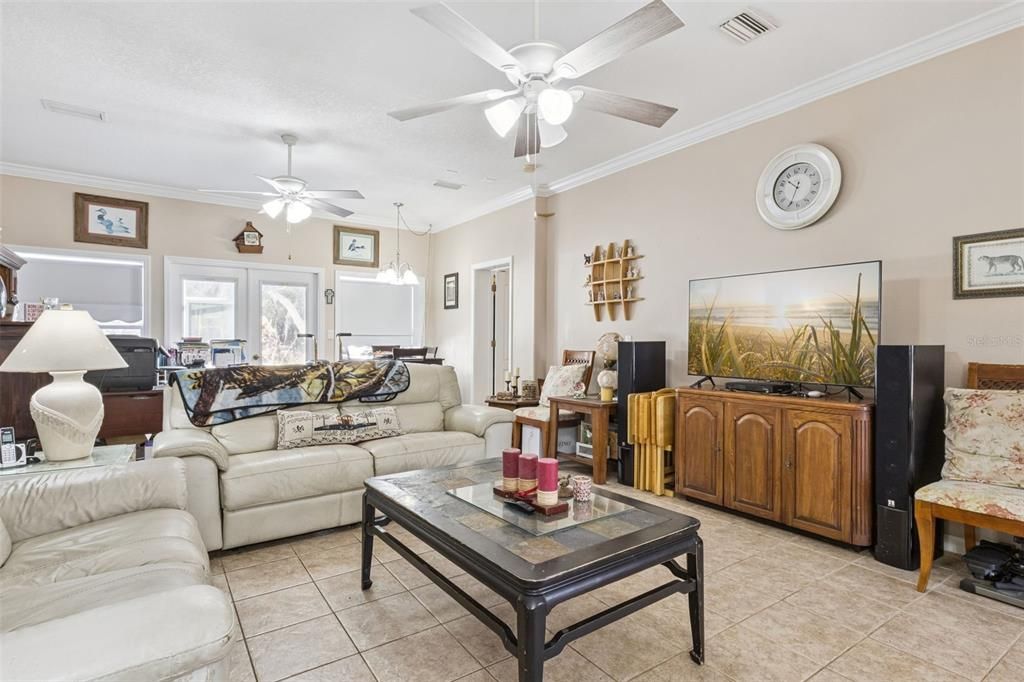 For Sale: $290,000 (3 beds, 2 baths, 1570 Square Feet)