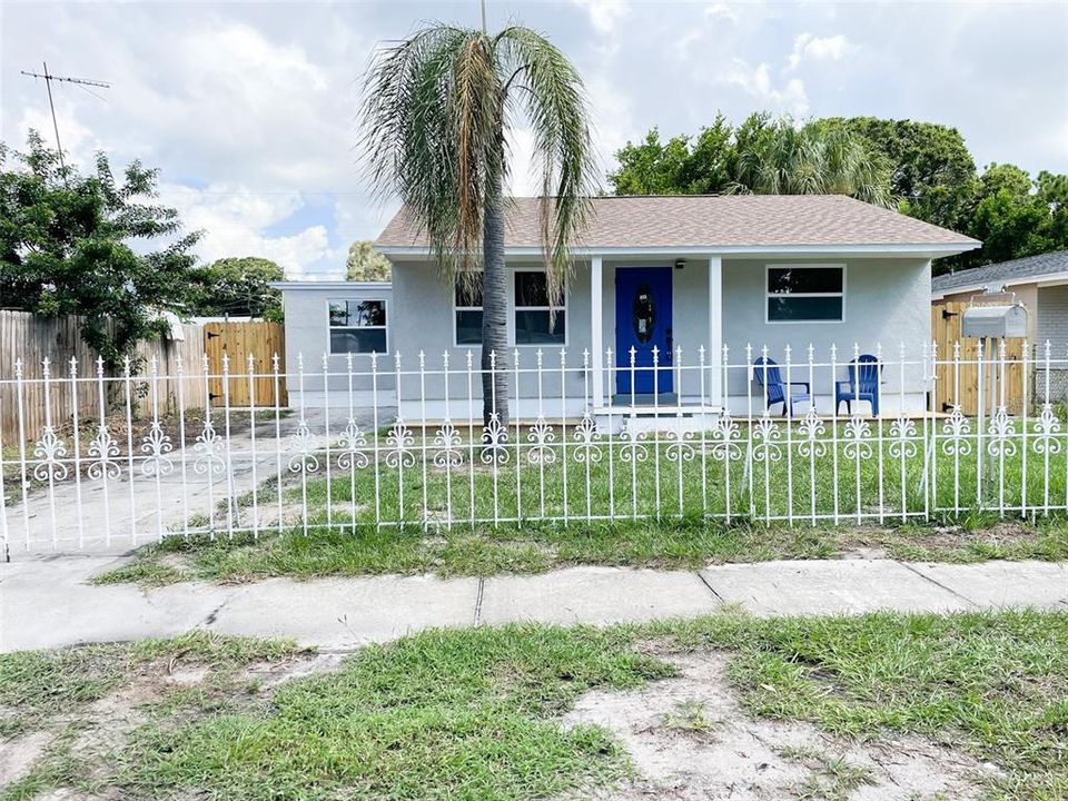 Active With Contract: $2,685 (4 beds, 2 baths, 1046 Square Feet)