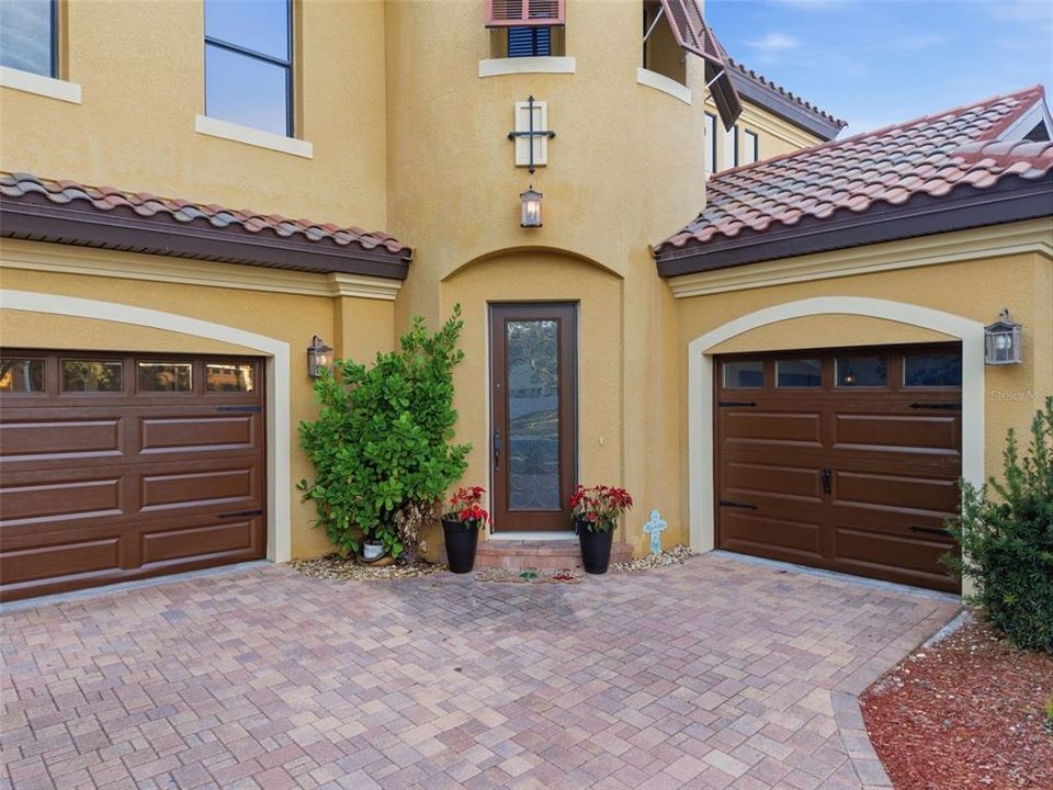 Activo con contrato: $749,900 (5 camas, 4 baños, 4221 Pies cuadrados)