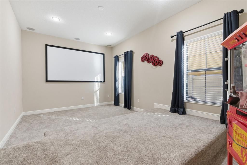Activo con contrato: $749,900 (5 camas, 4 baños, 4221 Pies cuadrados)