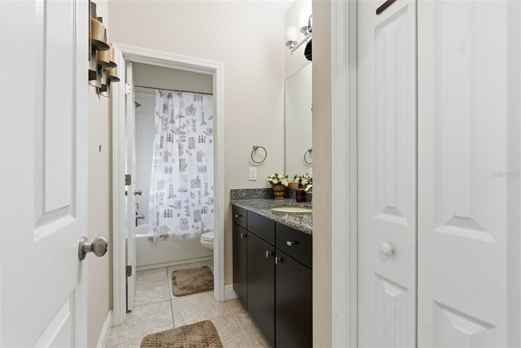 Activo con contrato: $749,900 (5 camas, 4 baños, 4221 Pies cuadrados)