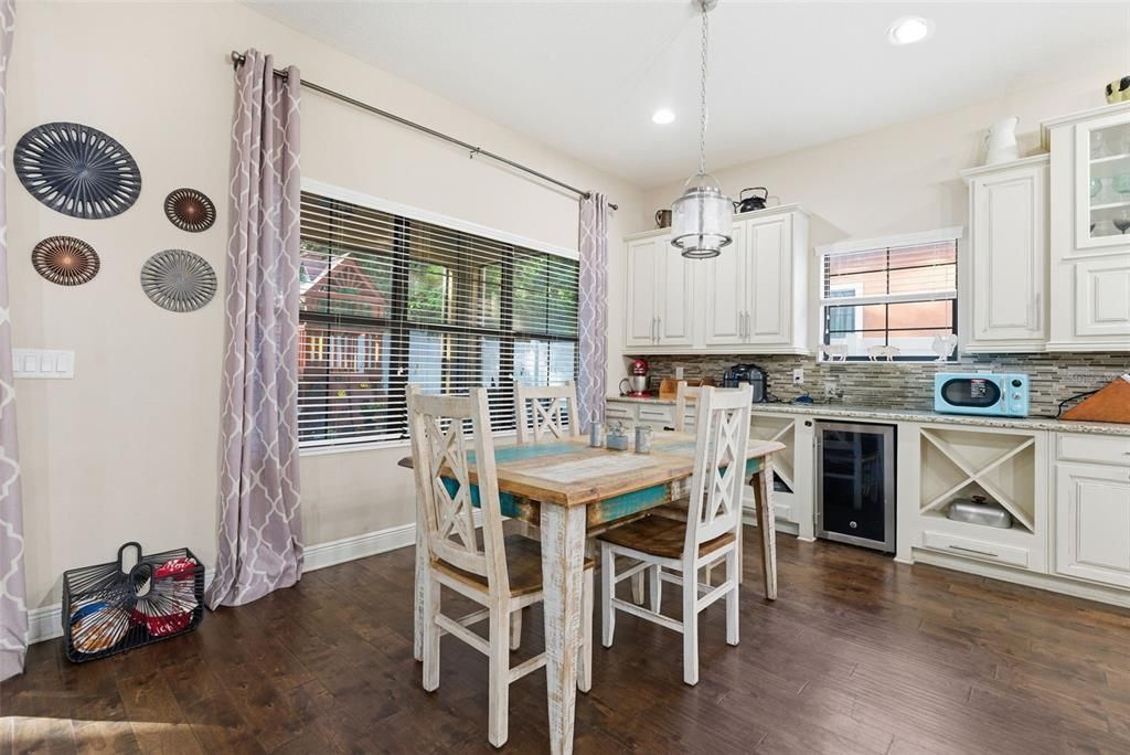 Activo con contrato: $749,900 (5 camas, 4 baños, 4221 Pies cuadrados)