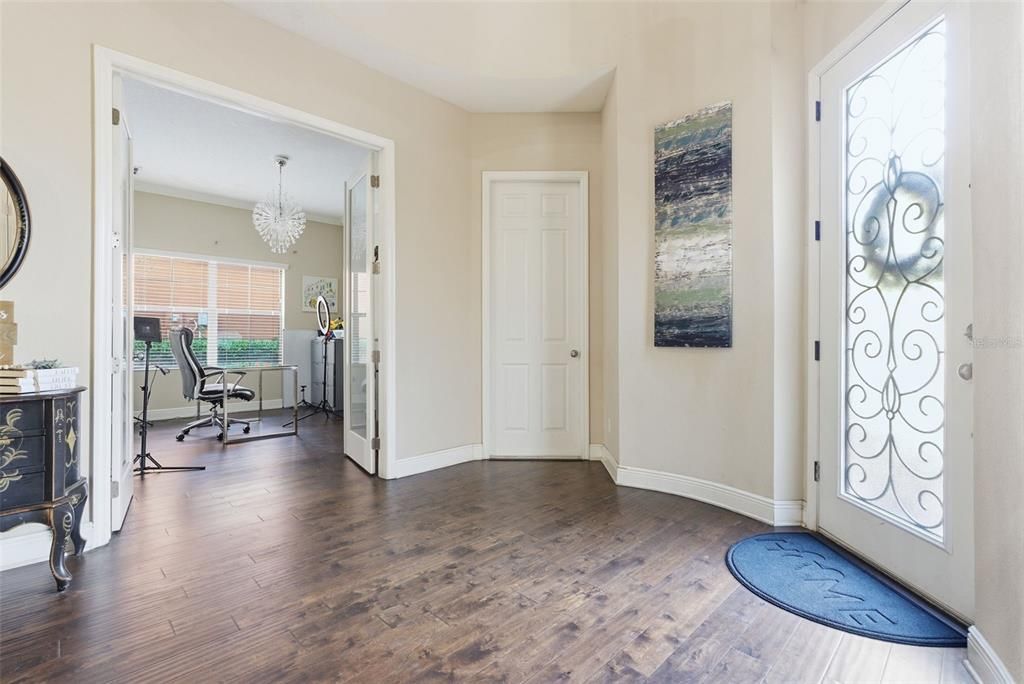 Activo con contrato: $749,900 (5 camas, 4 baños, 4221 Pies cuadrados)