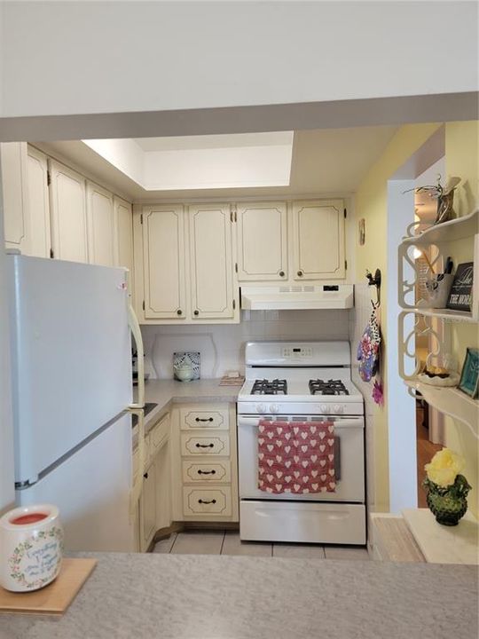 For Sale: $74,900 (1 beds, 1 baths, 585 Square Feet)