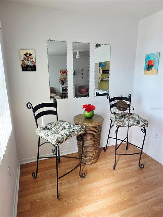 For Sale: $74,900 (1 beds, 1 baths, 585 Square Feet)