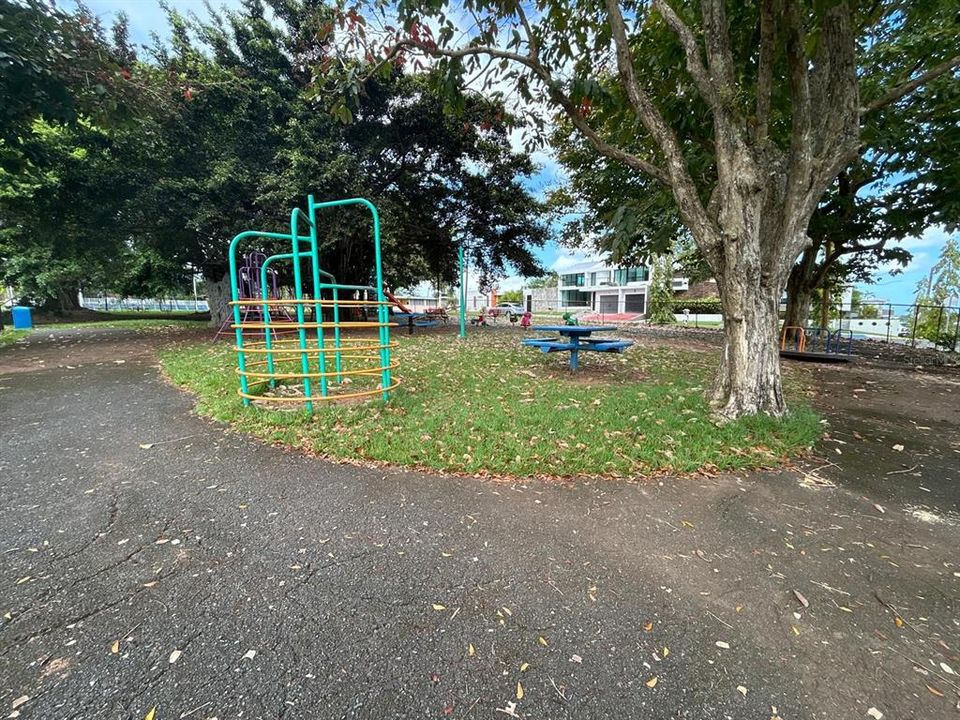 For Sale: $325,000 (4 beds, 3 baths, 2664 Square Feet)