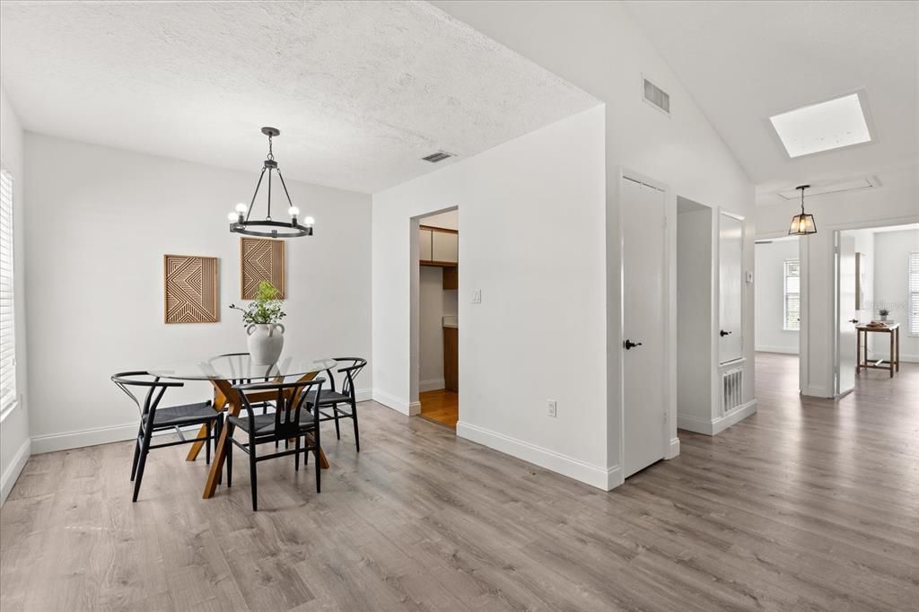 For Sale: $260,000 (2 beds, 2 baths, 970 Square Feet)