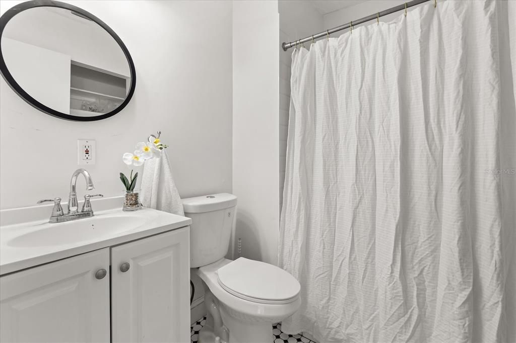 For Sale: $260,000 (2 beds, 2 baths, 970 Square Feet)