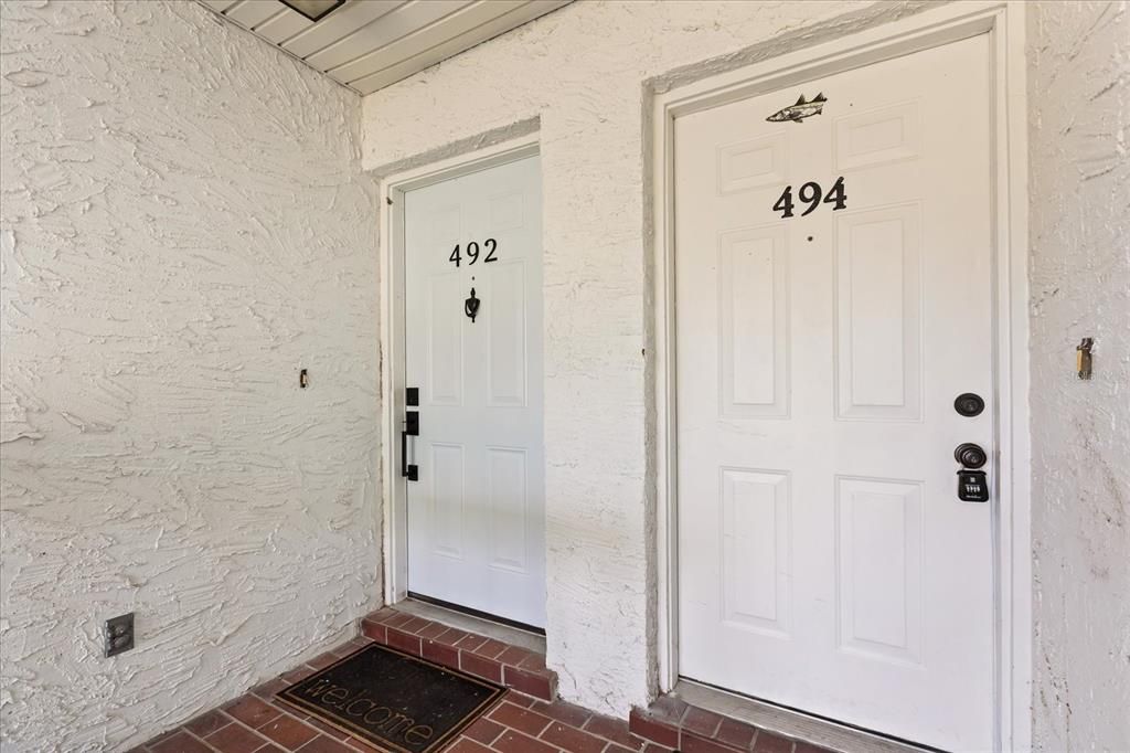 For Sale: $260,000 (2 beds, 2 baths, 970 Square Feet)