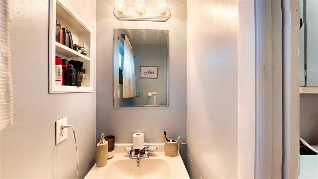 На продажу: $194,000 (2 спален, 1 ванн, 1396 Квадратных фут)