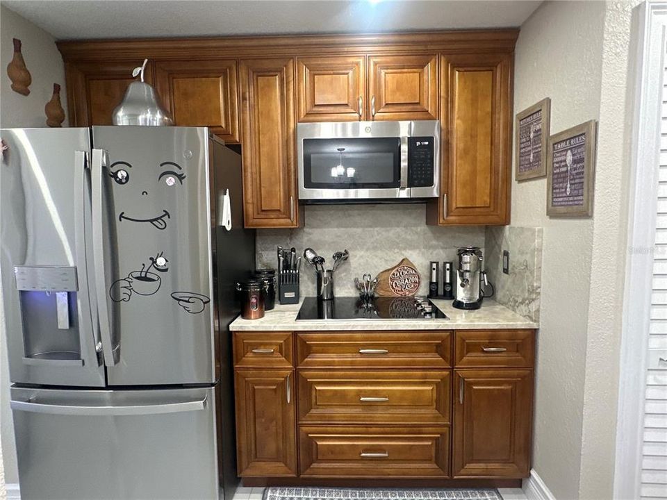 Active With Contract: $255,000 (2 beds, 1 baths, 1056 Square Feet)