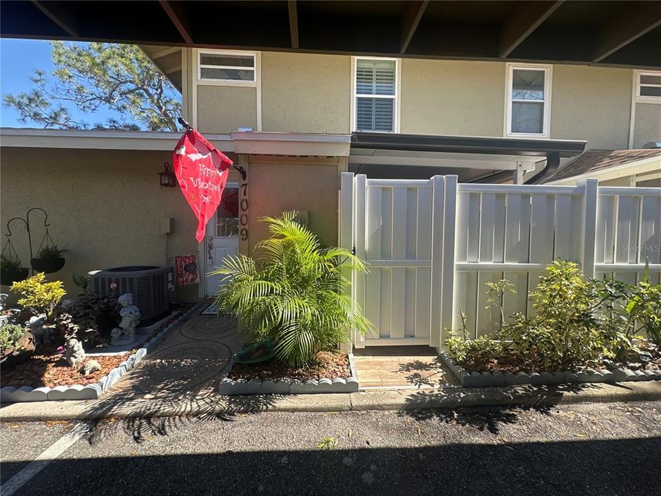 Active With Contract: $255,000 (2 beds, 1 baths, 1056 Square Feet)