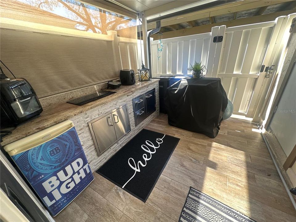 Active With Contract: $255,000 (2 beds, 1 baths, 1056 Square Feet)