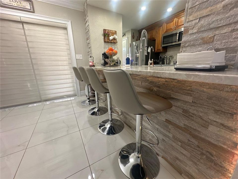 Active With Contract: $255,000 (2 beds, 1 baths, 1056 Square Feet)