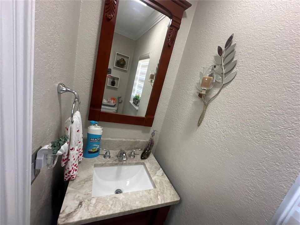 Active With Contract: $255,000 (2 beds, 1 baths, 1056 Square Feet)