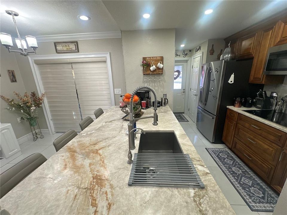 Active With Contract: $255,000 (2 beds, 1 baths, 1056 Square Feet)