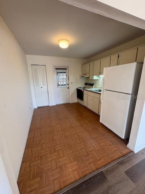 For Rent: $1,295 (1 beds, 1 baths, 640 Square Feet)