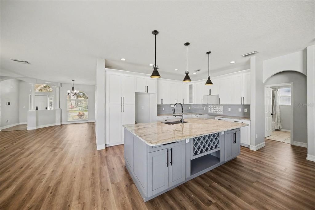 Activo con contrato: $490,000 (5 camas, 4 baños, 3041 Pies cuadrados)