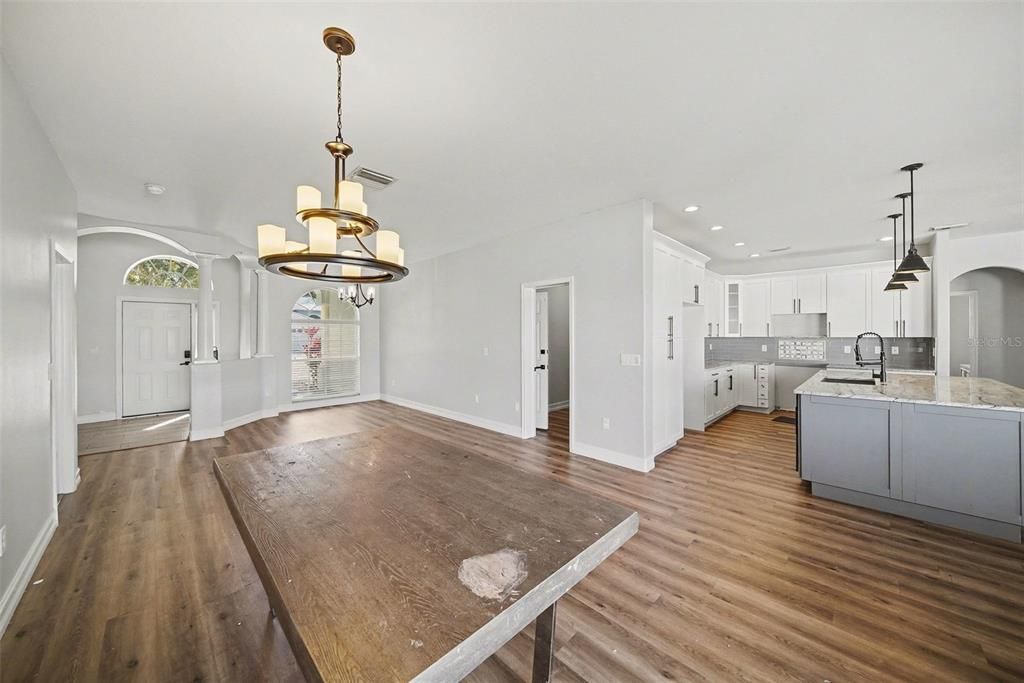 Activo con contrato: $490,000 (5 camas, 4 baños, 3041 Pies cuadrados)