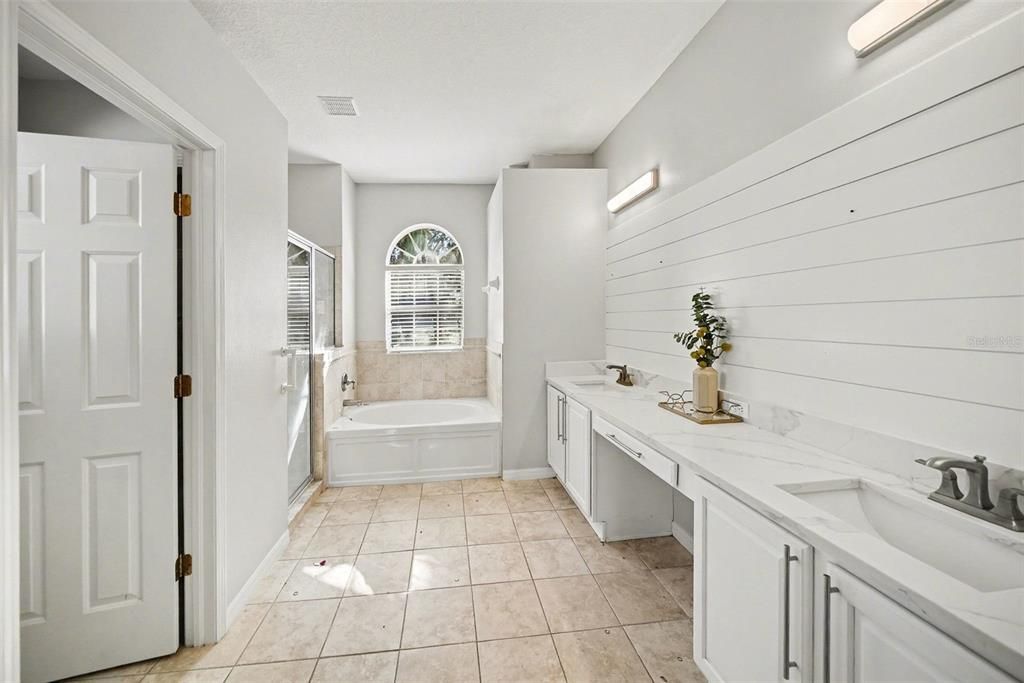 Activo con contrato: $490,000 (5 camas, 4 baños, 3041 Pies cuadrados)
