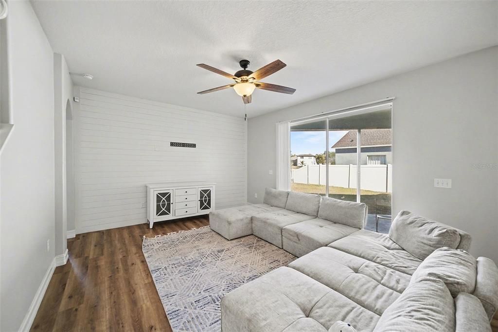 Activo con contrato: $490,000 (5 camas, 4 baños, 3041 Pies cuadrados)