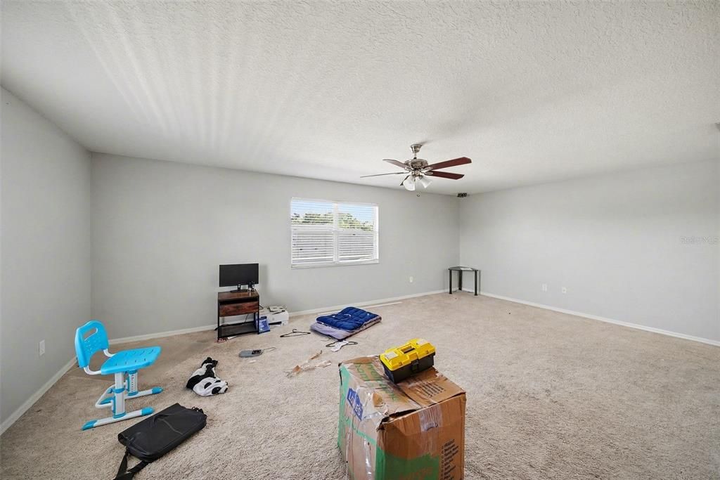 Activo con contrato: $490,000 (5 camas, 4 baños, 3041 Pies cuadrados)