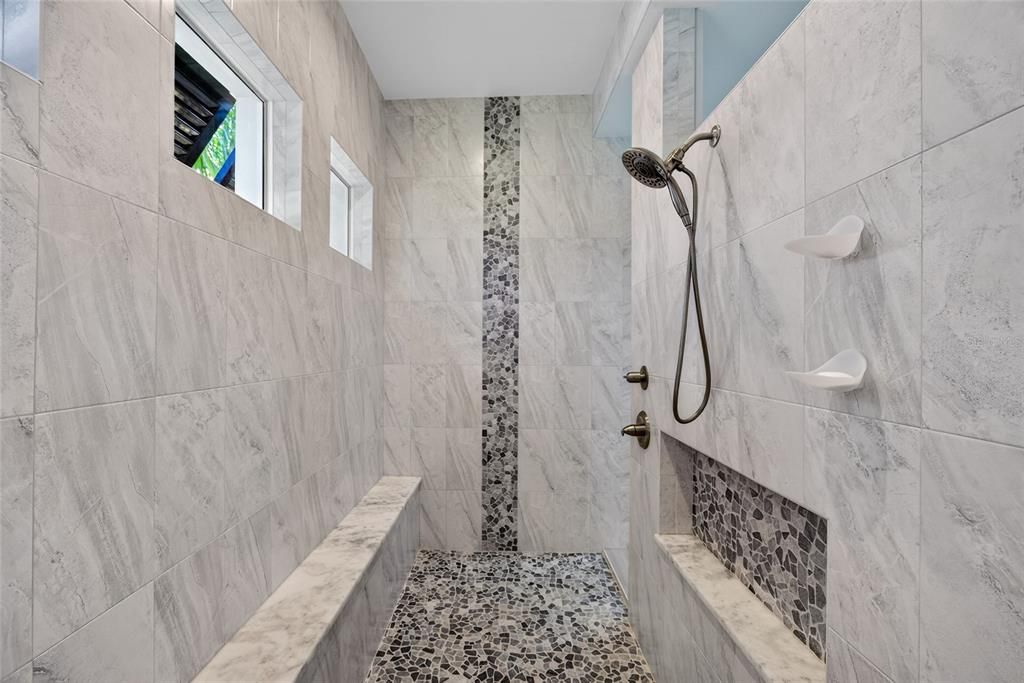 Activo con contrato: $1,065,000 (3 camas, 2 baños, 2308 Pies cuadrados)