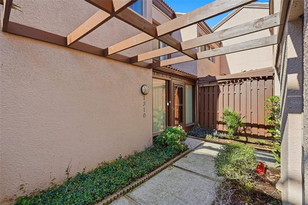 En Venta: $288,000 (2 camas, 2 baños, 994 Pies cuadrados)