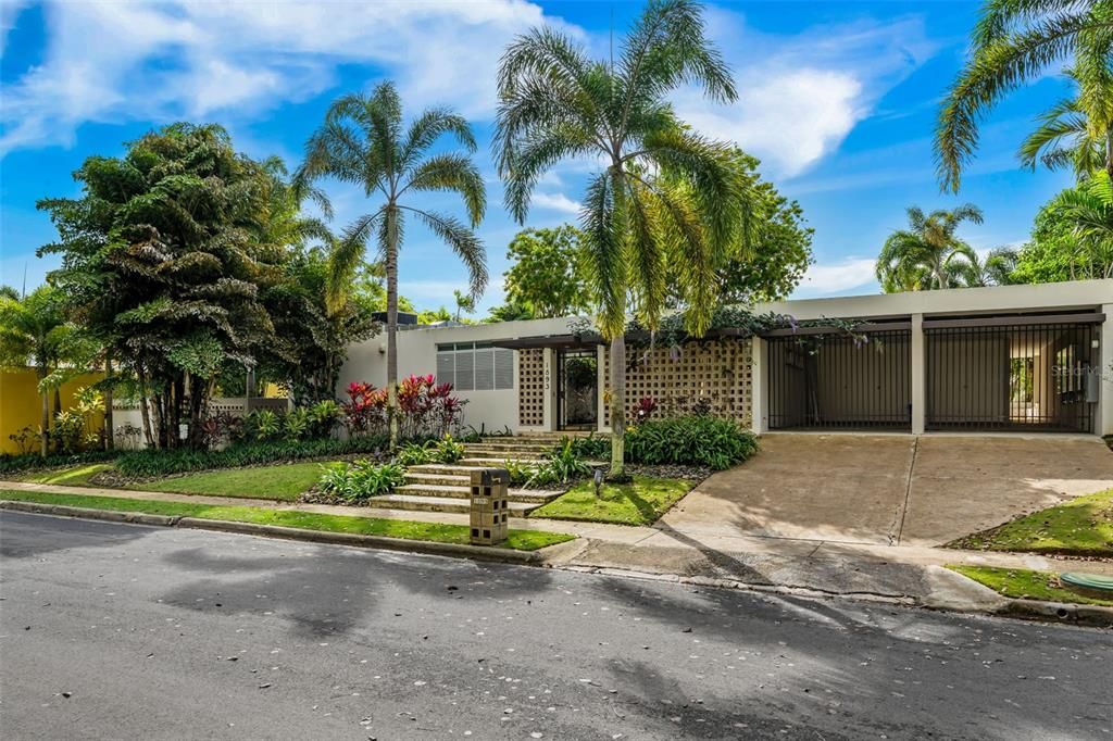 Vendido Recientemente: $1,780,000 (4 camas, 4 baños, 3394 Pies cuadrados)