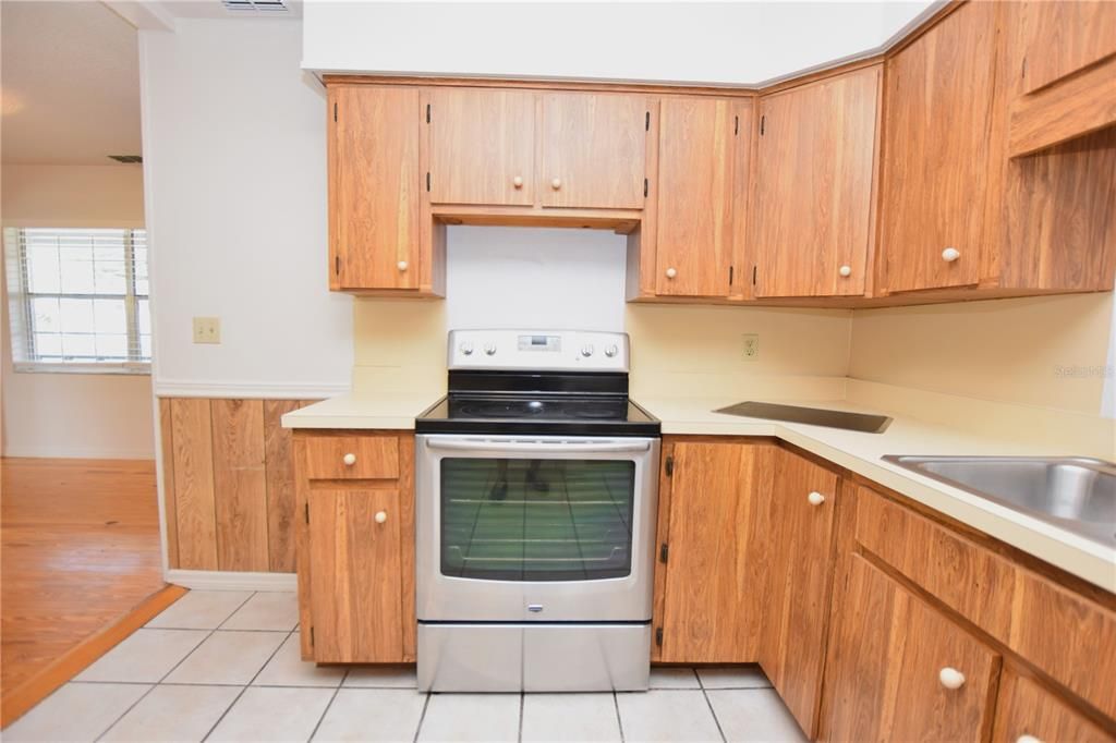 Activo con contrato: $1,599 (3 camas, 2 baños, 1389 Pies cuadrados)