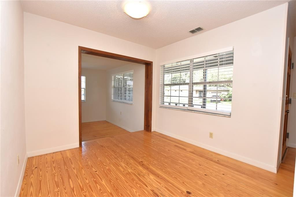 Activo con contrato: $1,599 (3 camas, 2 baños, 1389 Pies cuadrados)