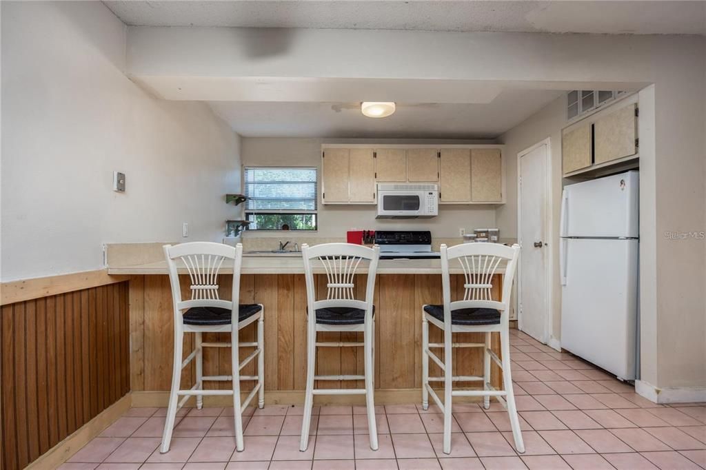 For Sale: $87,500 (2 beds, 1 baths, 876 Square Feet)