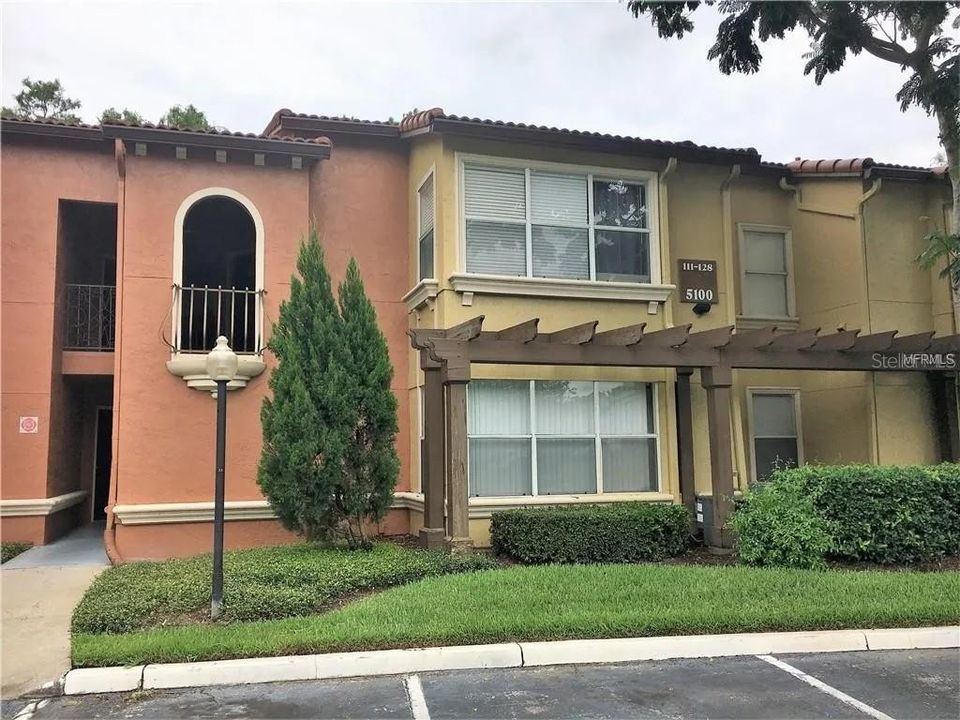 Active With Contract: $129,900 (1 beds, 1 baths, 711 Square Feet)