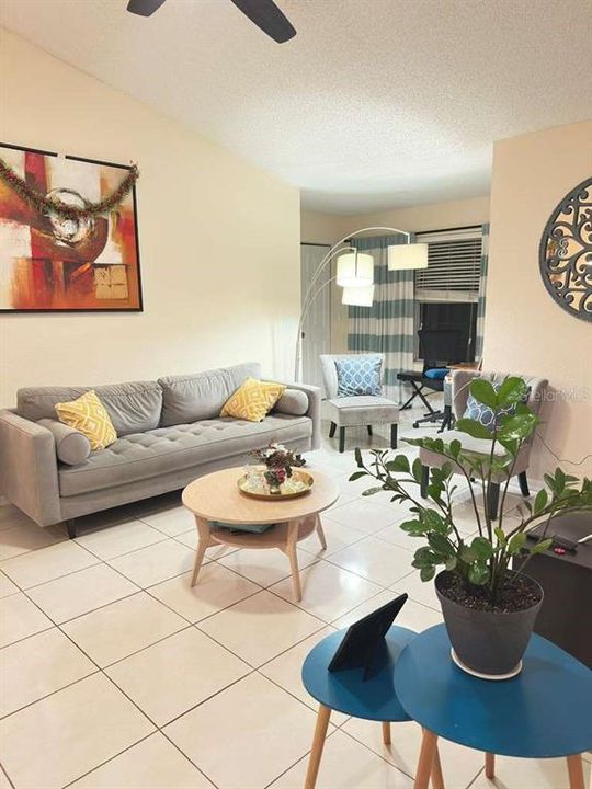 Active With Contract: $129,900 (1 beds, 1 baths, 711 Square Feet)