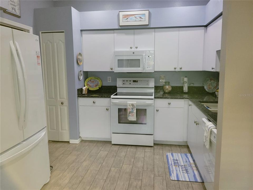 For Sale: $225,000 (2 beds, 2 baths, 1173 Square Feet)