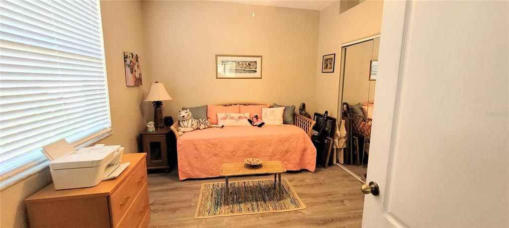 For Sale: $225,000 (2 beds, 2 baths, 1173 Square Feet)