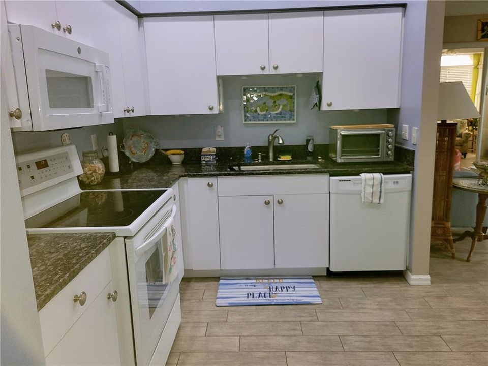 For Sale: $225,000 (2 beds, 2 baths, 1173 Square Feet)