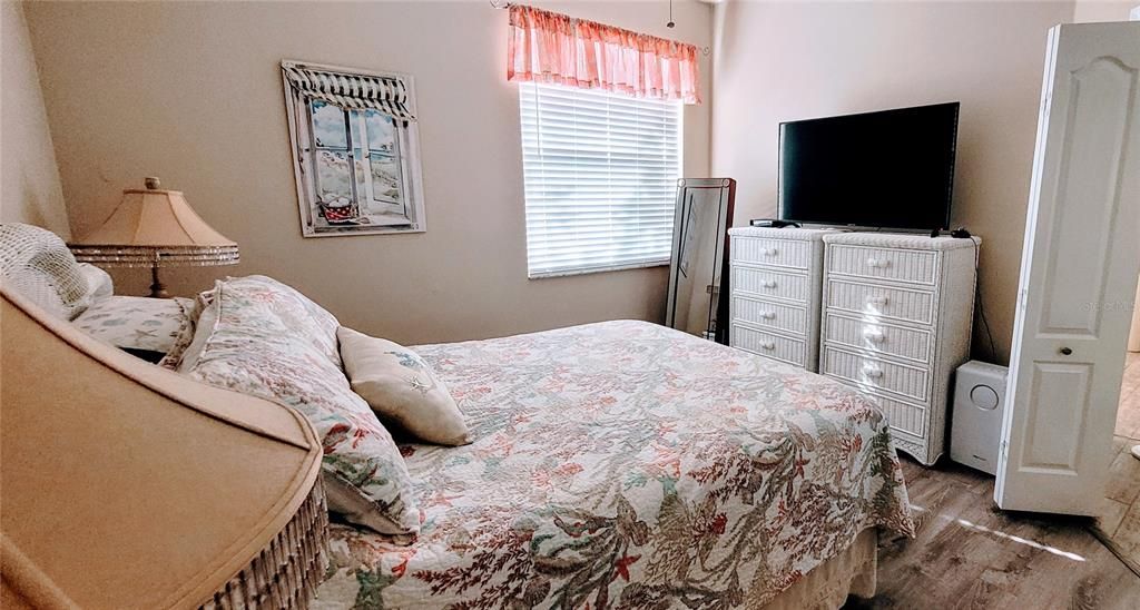 For Sale: $225,000 (2 beds, 2 baths, 1173 Square Feet)