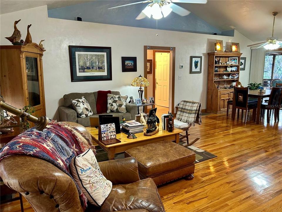 For Sale: $629,000 (3 beds, 2 baths, 1416 Square Feet)