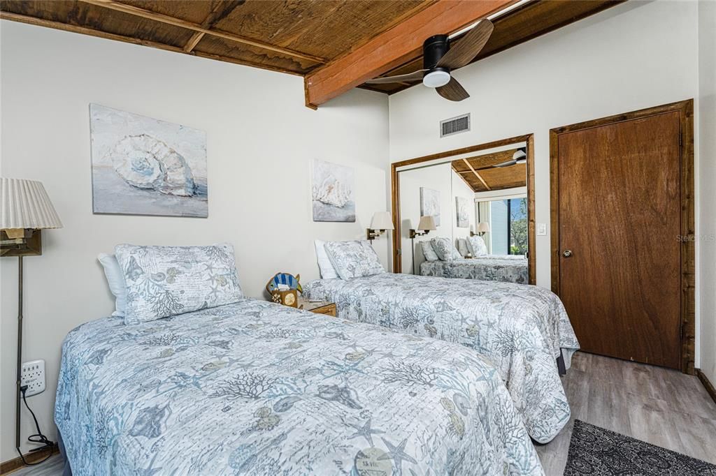 На продажу: $925,000 (3 спален, 2 ванн, 1414 Квадратных фут)