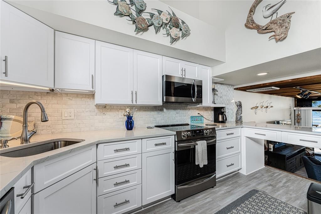 На продажу: $925,000 (3 спален, 2 ванн, 1414 Квадратных фут)