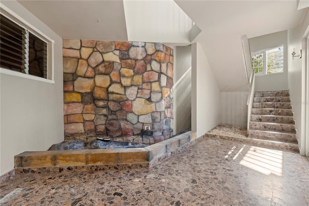 For Sale: $695,000 (5 beds, 4 baths, 2600 Square Feet)