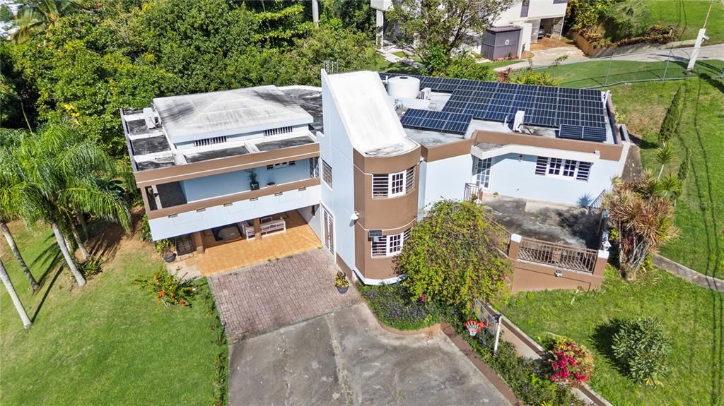 For Sale: $695,000 (5 beds, 4 baths, 2600 Square Feet)