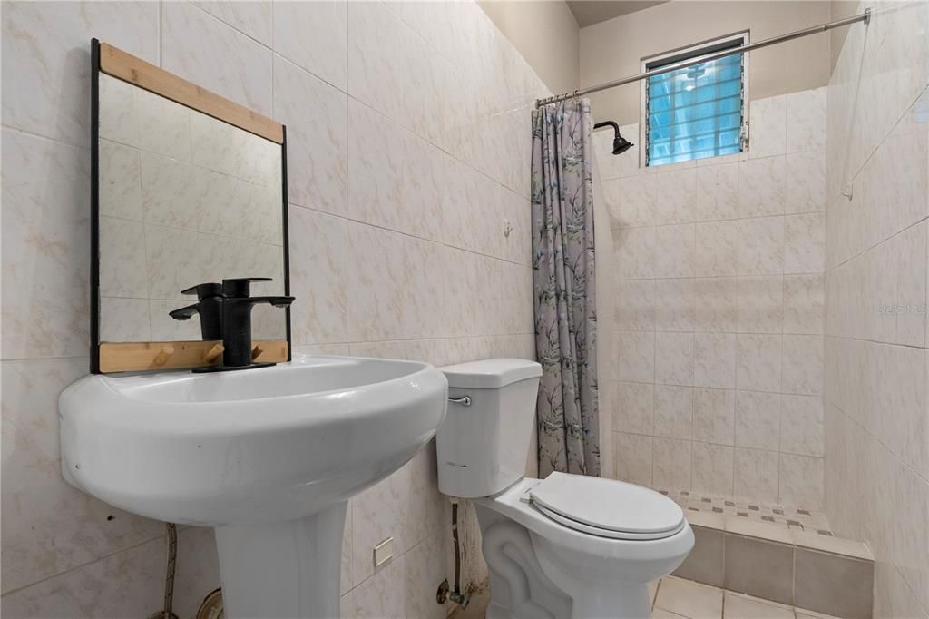 For Sale: $695,000 (5 beds, 4 baths, 2600 Square Feet)