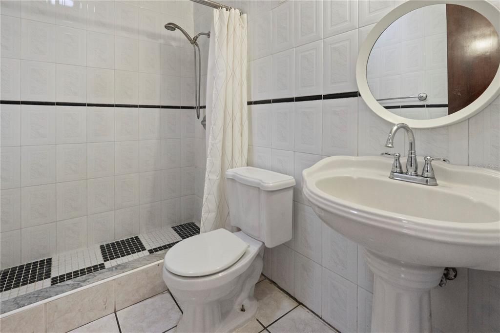 For Sale: $695,000 (5 beds, 4 baths, 2600 Square Feet)