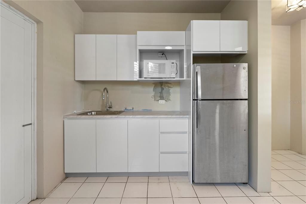 For Sale: $695,000 (5 beds, 4 baths, 2600 Square Feet)