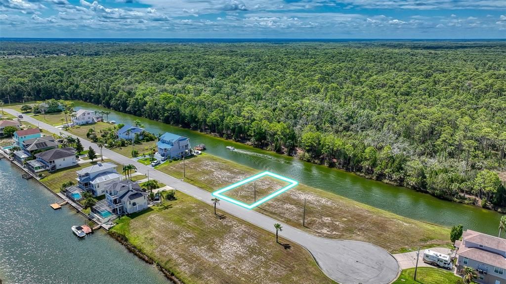 На продажу: $115,000 (0.17 acres)