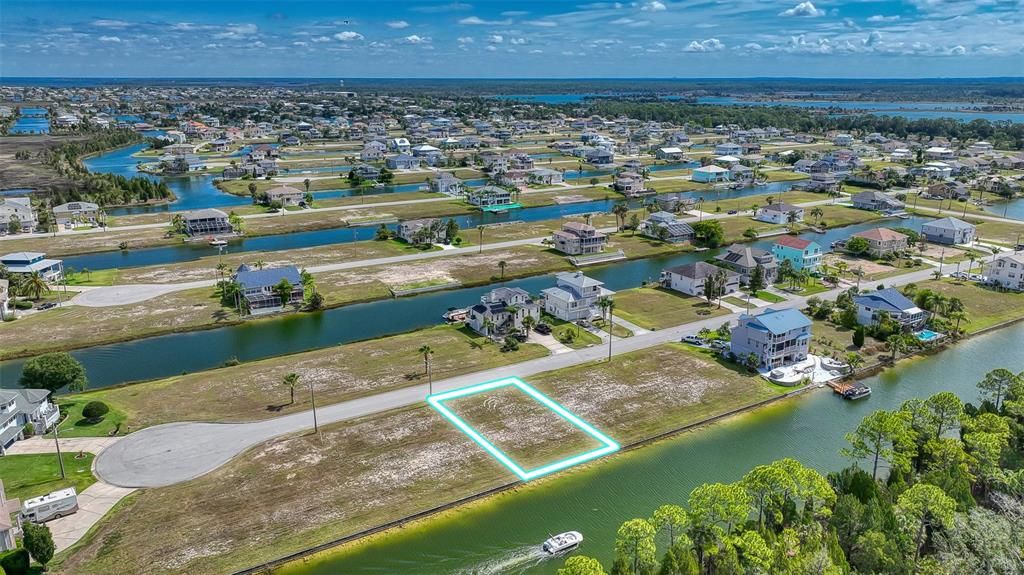 На продажу: $115,000 (0.17 acres)