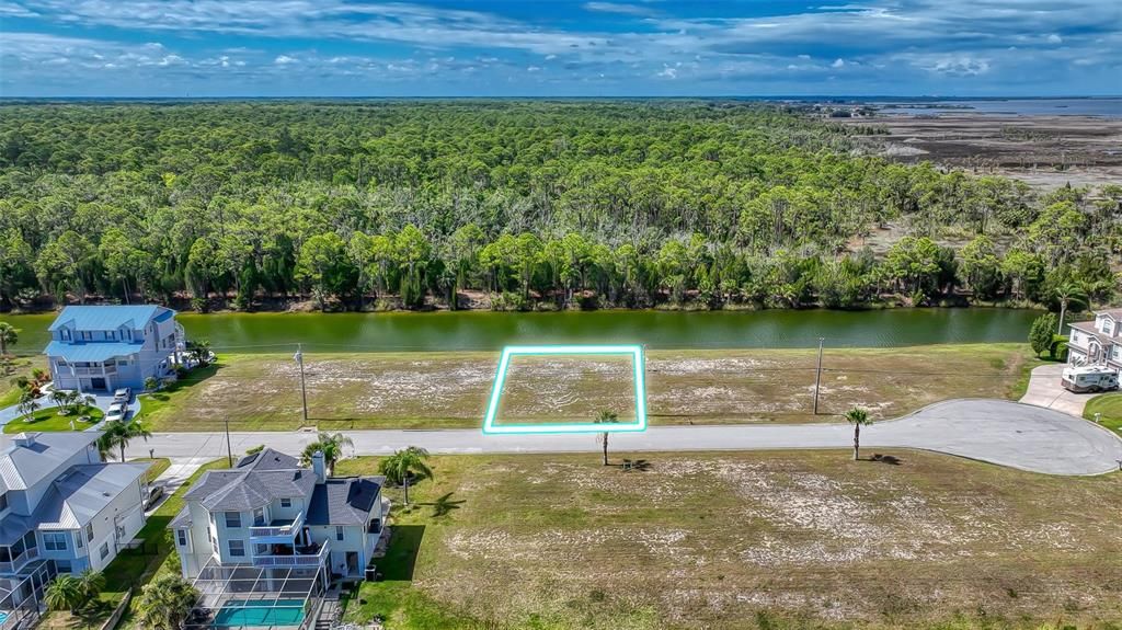 На продажу: $115,000 (0.17 acres)